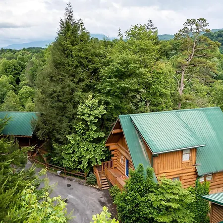 Smokies Boutique Cabins: Mountain Retreat with Resort Amenities Gatlinburg Exterior photo