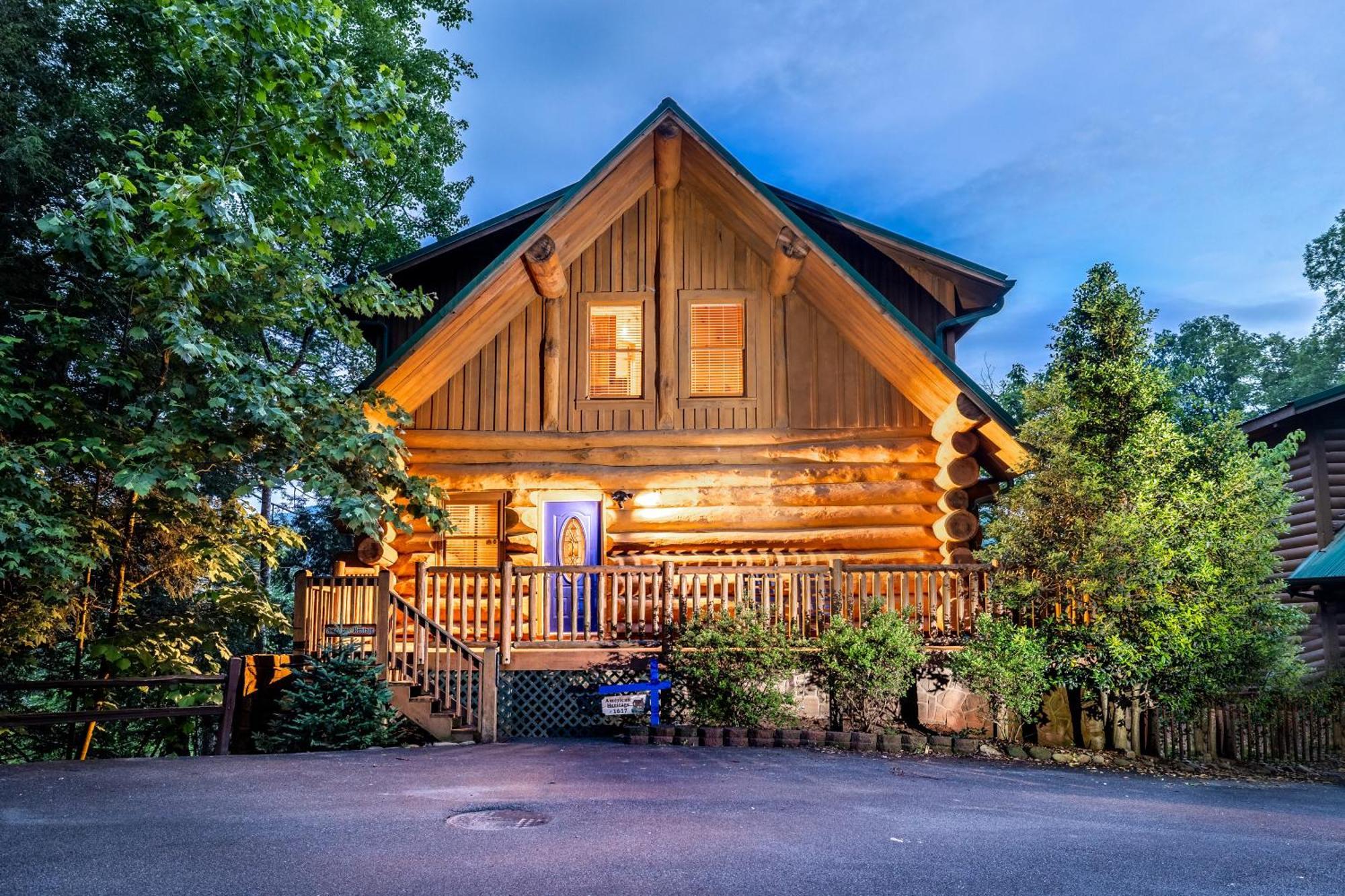 Casa vacanze Smokiesboutiquecabins Would To Host You! 4 Miles To Strip! Pool Open 1 Through Oct 1! Views, Shuffleboard, Hot Tub, Arcade!