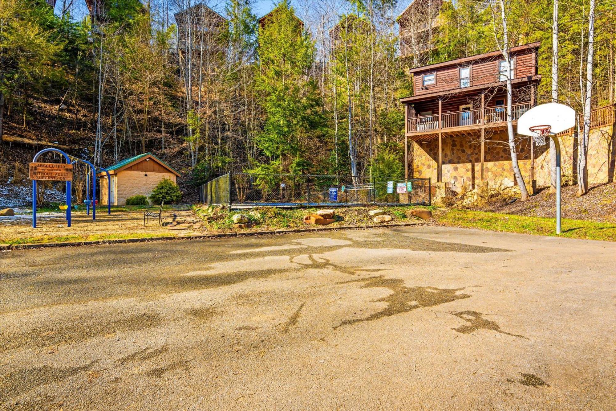 Smokiesboutiquecabins Would To Host You! 4 Miles To Strip! Pool Open 1 Through Oct 1! Views, Shuffleboard, Hot Tub, Arcade! Casa vacanze Gatlinburg