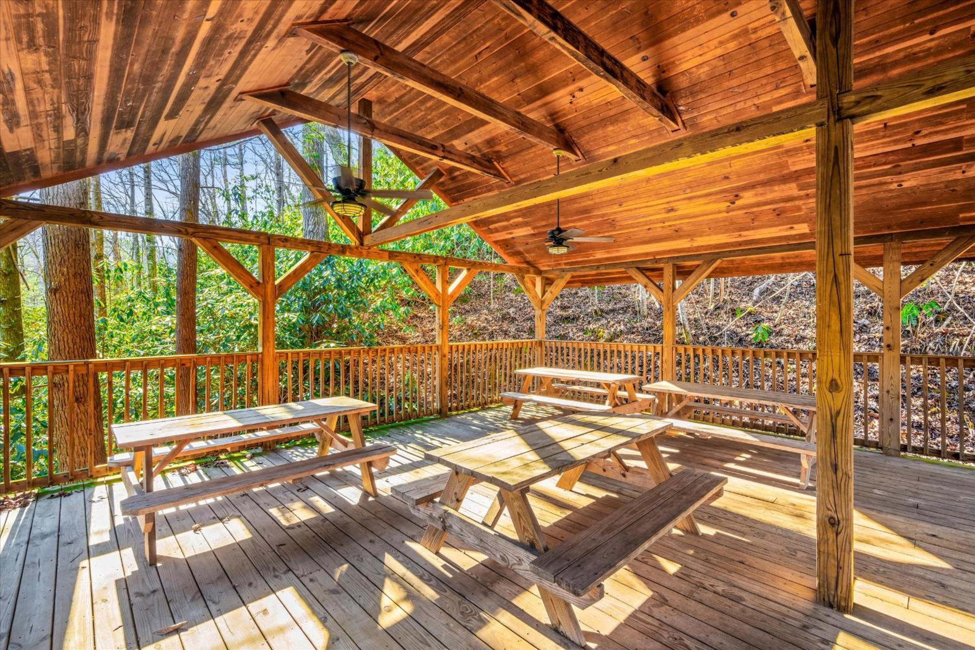 Casa vacanze Smokiesboutiquecabins Would To Host You! 4 Miles To Strip! Pool Open 1 Through Oct 1! Views, Shuffleboard, Hot Tub, Arcade!