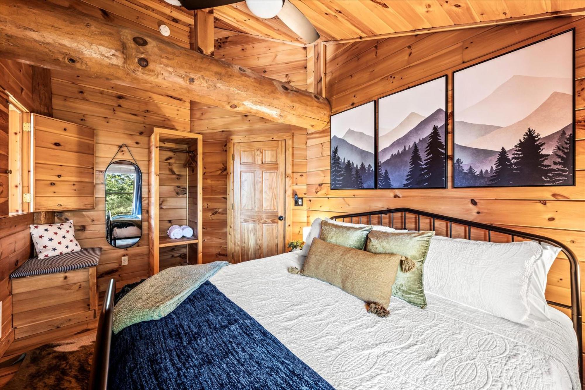 Smokiesboutiquecabins Would To Host You! 4 Miles To Strip! Pool Open 1 Through Oct 1! Views, Shuffleboard, Hot Tub, Arcade! Casa vacanze Gatlinburg
