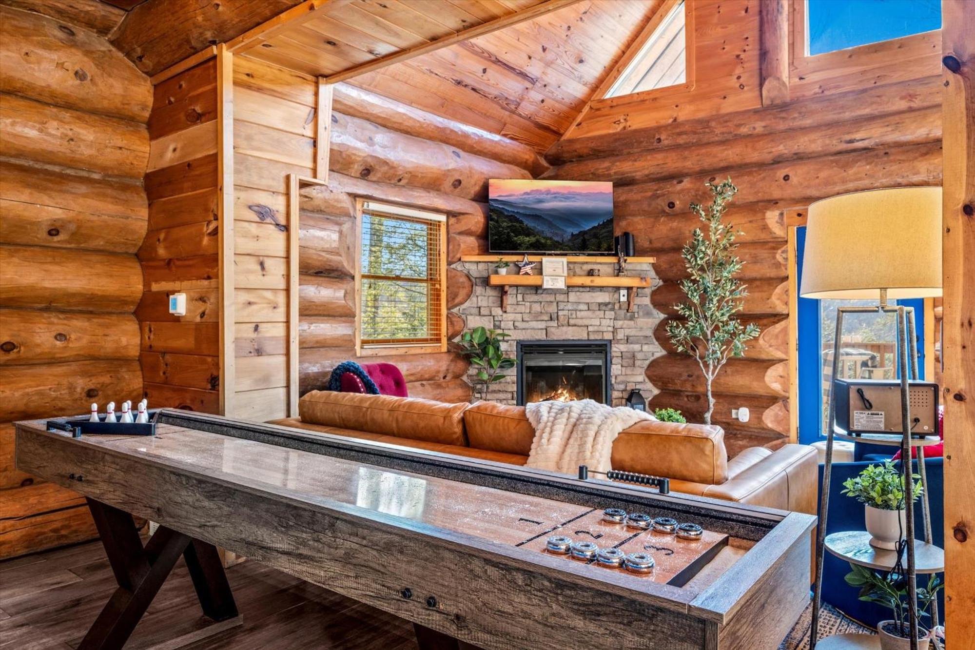 Smokiesboutiquecabins Would To Host You! 4 Miles To Strip! Pool Open 1 Through Oct 1! Views, Shuffleboard, Hot Tub, Arcade! * Gatlinburg