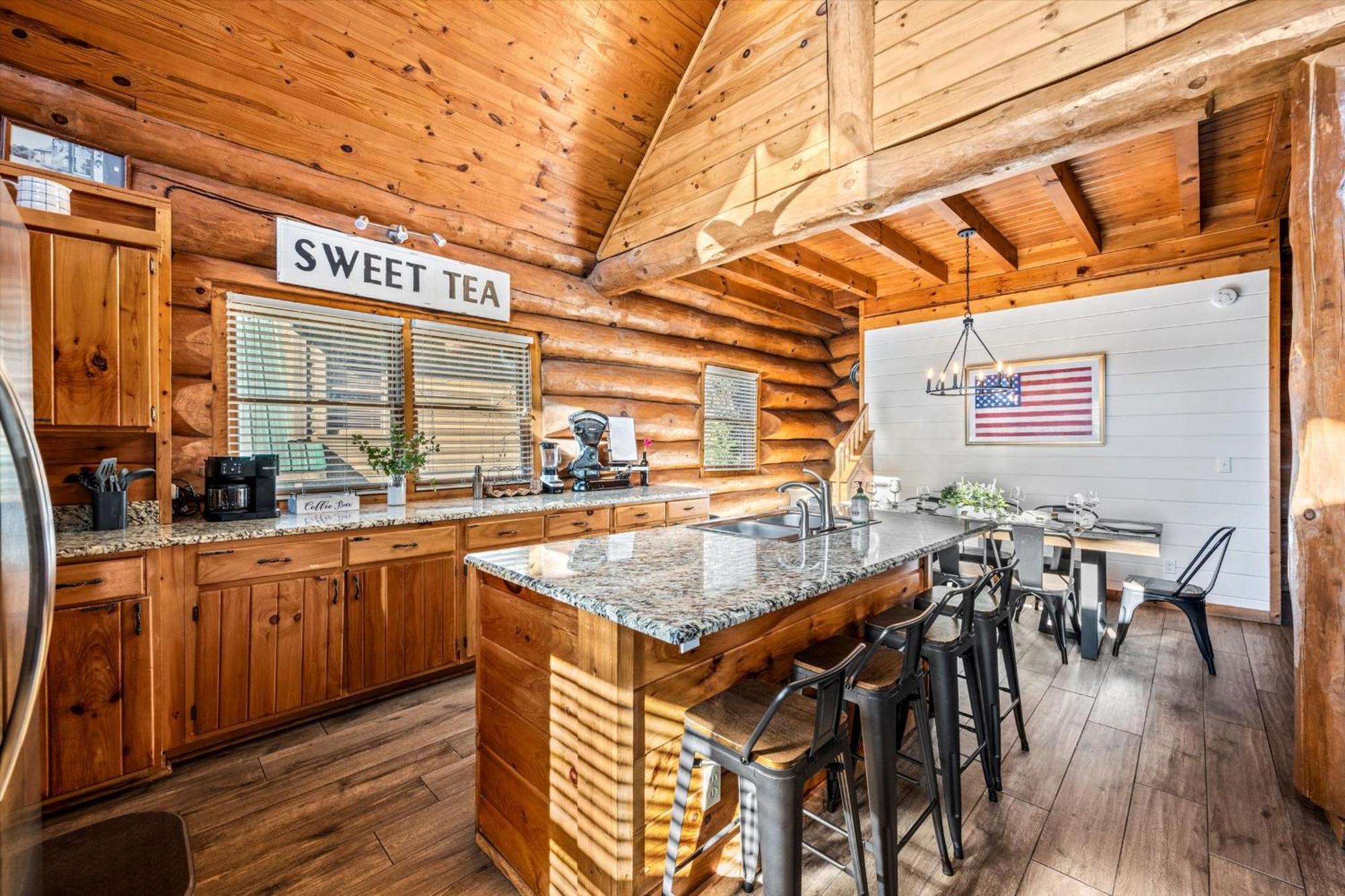 Smokiesboutiquecabins Would To Host You! 4 Miles To Strip! Pool Open 1 Through Oct 1! Views, Shuffleboard, Hot Tub, Arcade! Casa vacanze