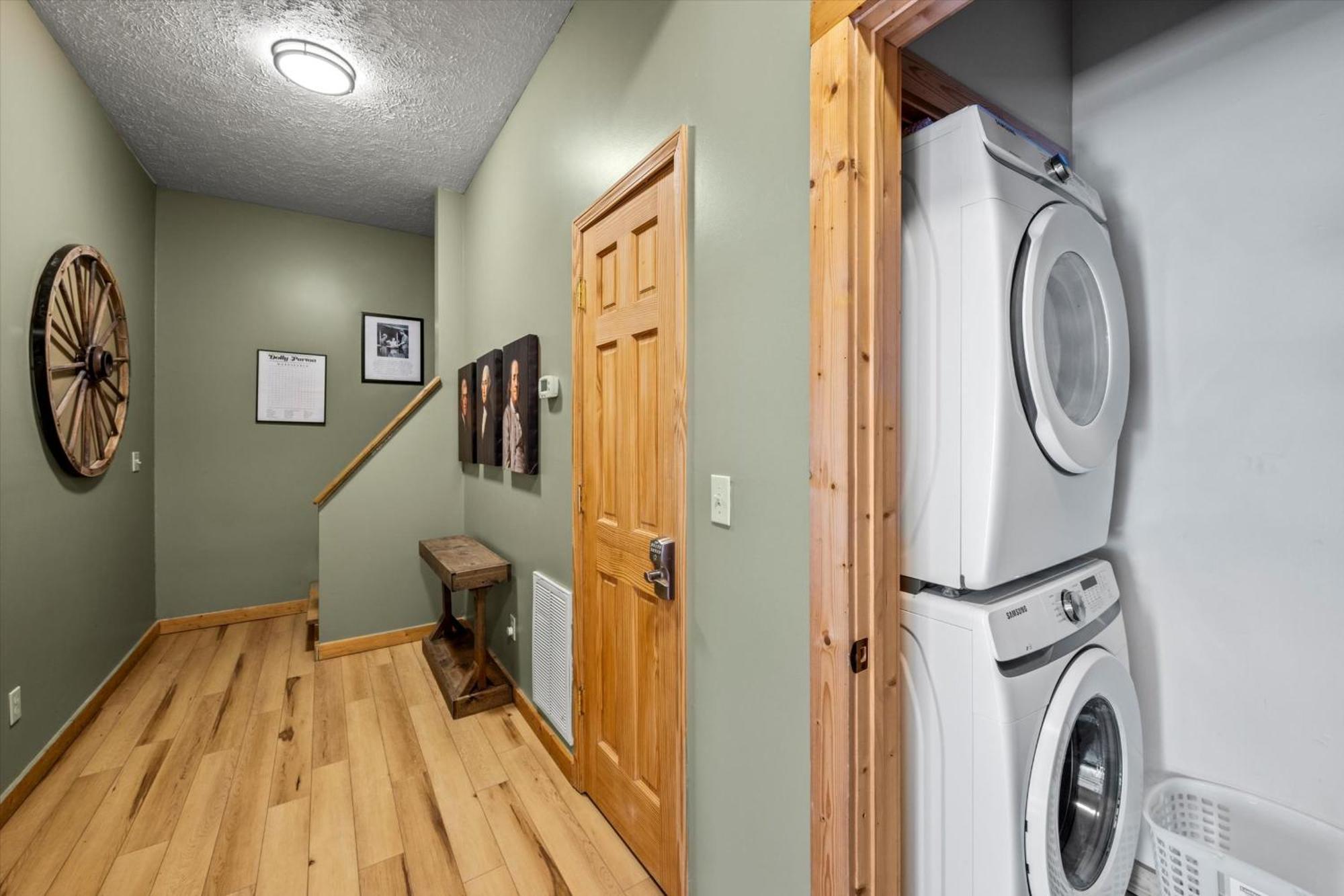 Casa vacanze Smokiesboutiquecabins Would To Host You! 4 Miles To Strip! Pool Open 1 Through Oct 1! Views, Shuffleboard, Hot Tub, Arcade! Gatlinburg