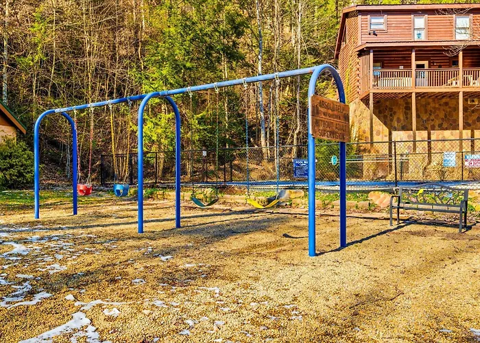 Smokiesboutiquecabins Would Love To Host You! 4 Miles To Gatlinburg Strip! Resort Pool Open May 1 Through Oct 1! Views, Shuffleboard, Hot Tub, Arcade!