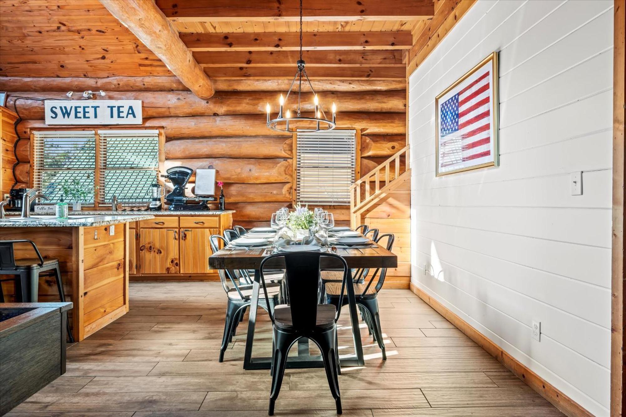 Smokies Boutique Cabins: Mountain Retreat With Amenities * Gatlinburg